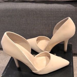 Nude Pumps
